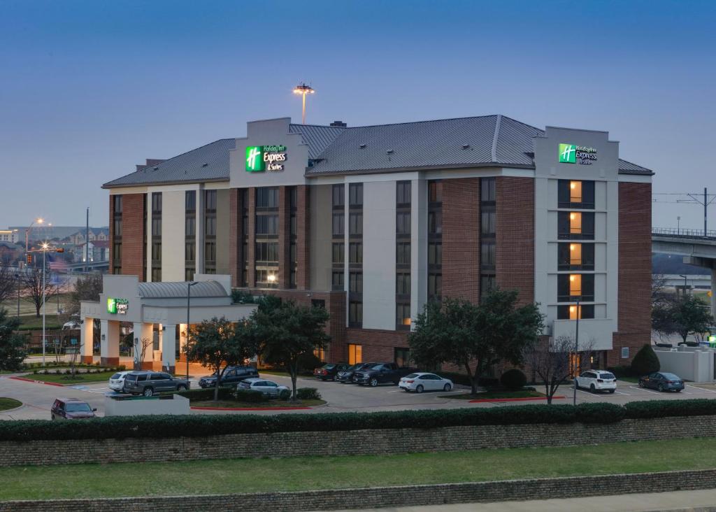 Holiday Inn Express & Suites Irving Conv Ctr - Las Colinas, an IHG Hotel