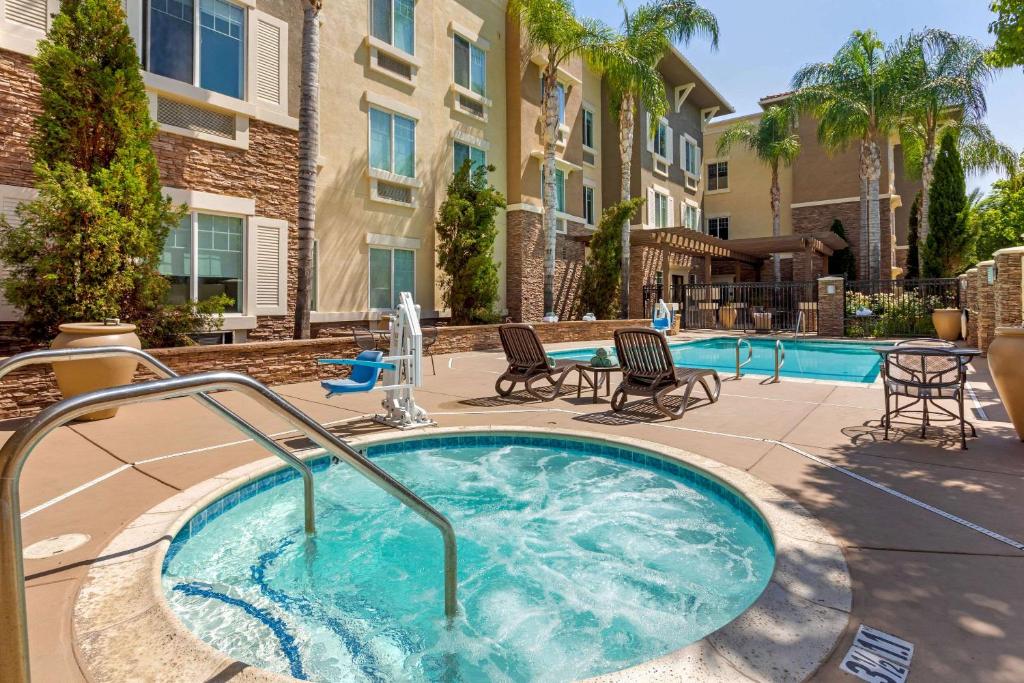 Comfort Inn & Suites Near Ontario Airport