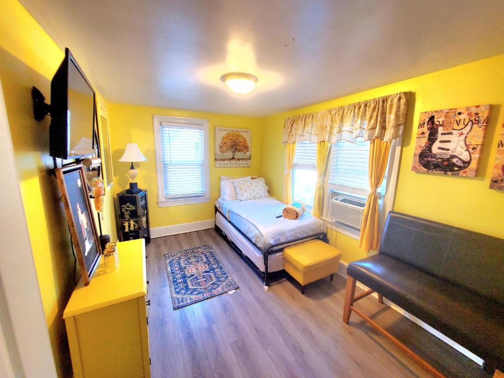 Room in Guest room - Yellow Rm Dover- Del State, Bayhealth- Dov Base