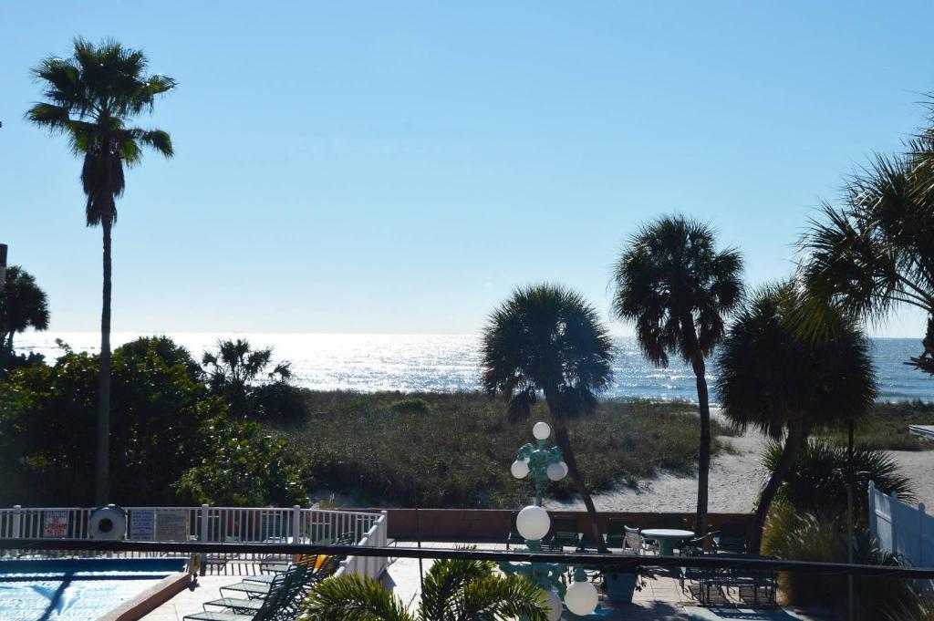 Johns Pass Beach Motel